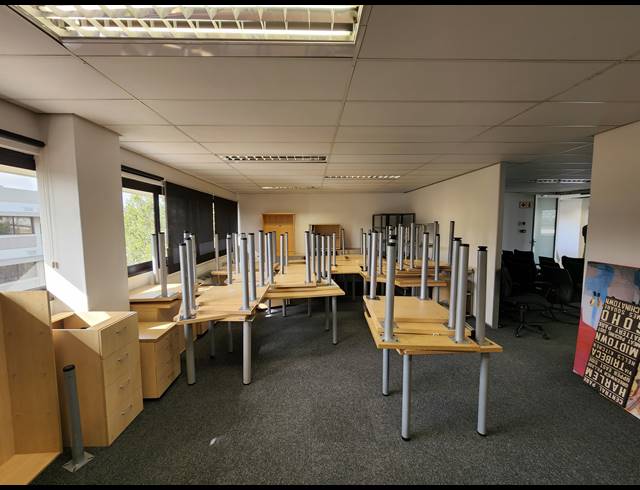 222M² OFFICE TO LET IN PINELANDS
